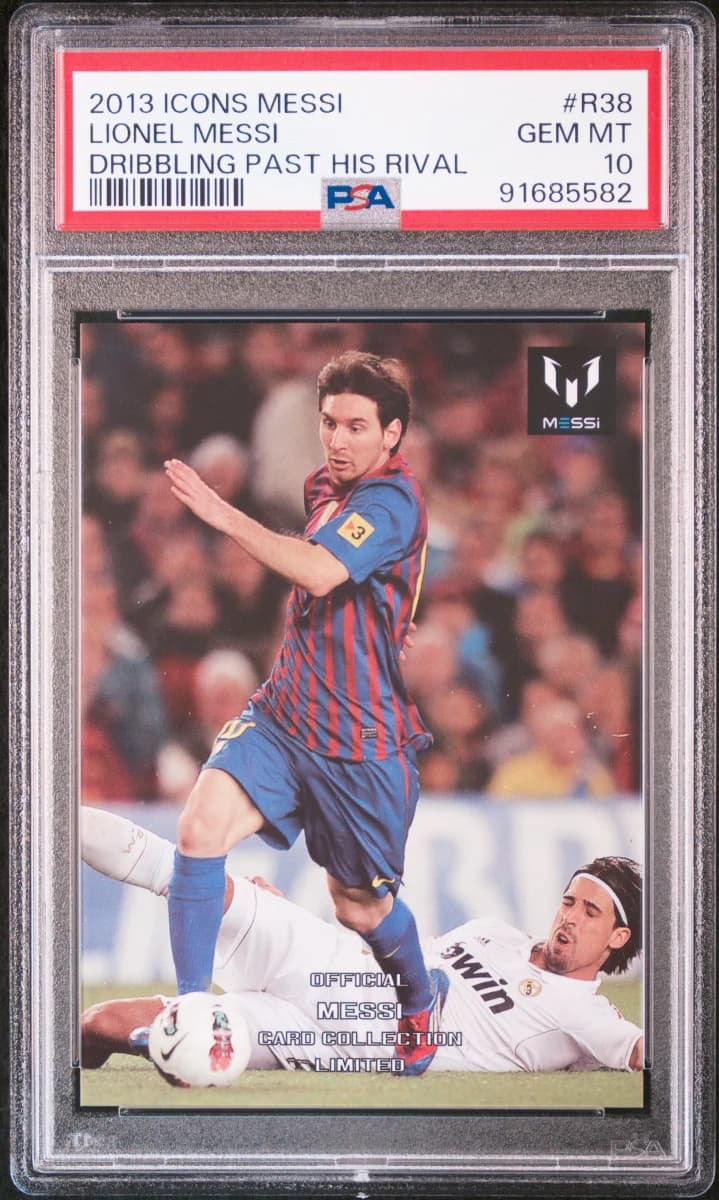 2013 Icons Lionel Messi (Limited Edition) PSA 10 Dribbling Past His Rival
